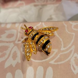 Bee Pin, vintage Mma rc Usa gold tone with pretty rhinestone accents Bee brooche